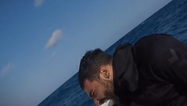 Survivor'da teknede sinir krizi geçiren Eser West diskalifiye mi oldu yoksa sakatlandı mı?İşte cevabı