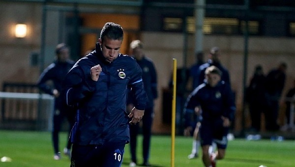 Van Persie kamptan ayrıldı