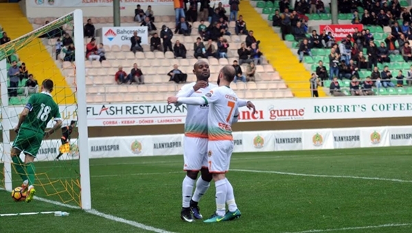Alanyaspor, Bulgar ekibini 3 golle geçti