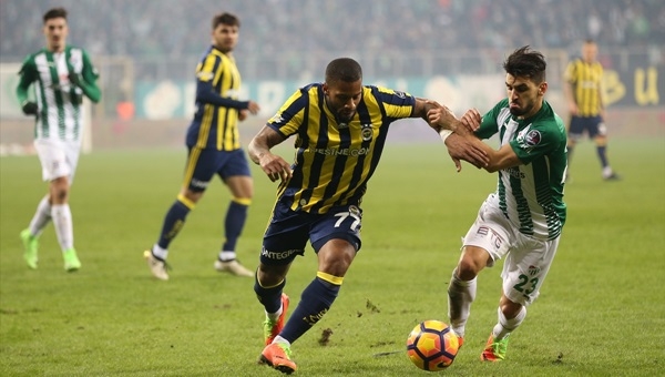 Bursaspor bir kişi eksik, Fenerbahçe'den çok koştu