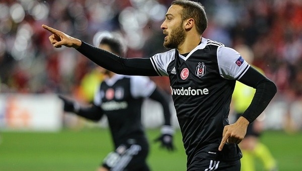 Cenk Tosun atıyor, Beşiktaş kazanıyor