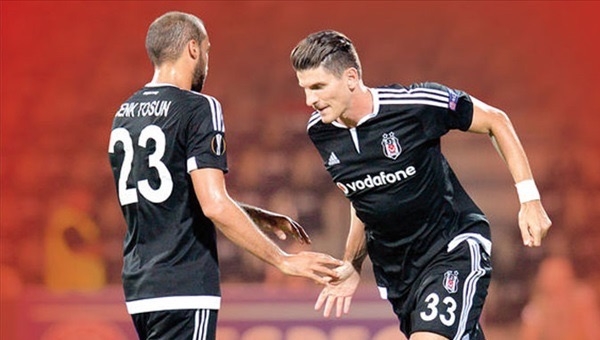 Cenk Tosun, Mario Gomez'i aratmıyor