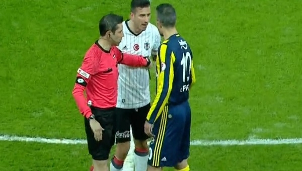 Beşiktaş - Fenerbahçe derbisi Oğuzhan ve Van Persie arasında büyük gerilim