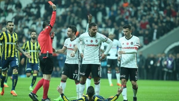 Fenerbahçe maçında kırmızı kart gören Tosic kaç maç ceza alacak?