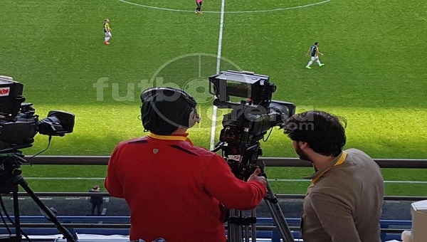 Fenerbahçe taraftarlarından beIN Sports kameramanına kırmızı tepki