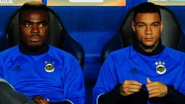 Fenerbahçe'de Emenike ve Van der Wiel affedildi