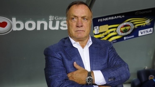 Fenerbahçe'de flaş karar! Advocaat seneye kalıyor mu?