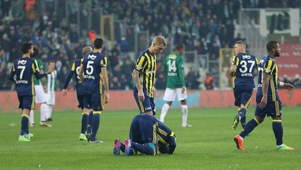 Fenerbahçeli oyuncular geceyi tesiste geçirdi 