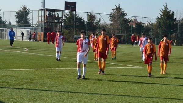 Galatasaray ile Kocaeli Birlik arasında çim gerginliği
