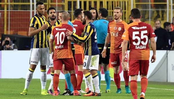 Galatasaray ve Fenerbahçe liderliği unuttu
