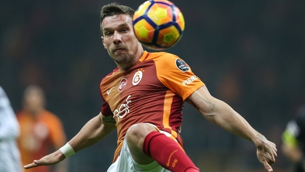 Galatasaray'a bir darbe de Lukas Podolski'den!