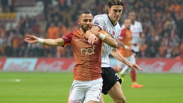 Galatasaraylı futbolcuların Beşiktaş derbisinde penaltı isyanı