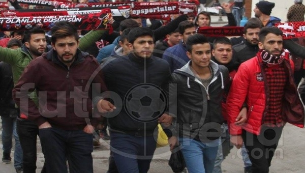 Gaziantepspor taraftarları ayağa kalktı! Polis engel oldu