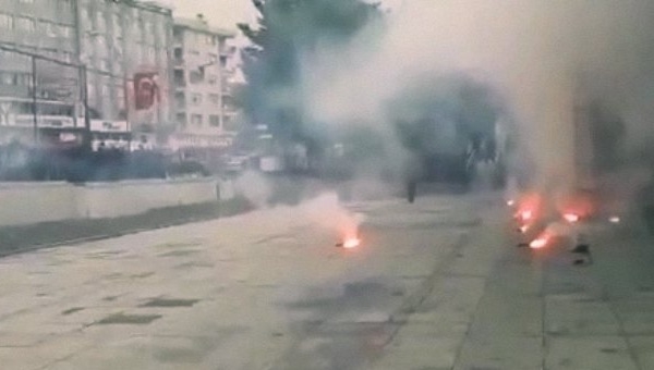 Gaziosmanpaşaspor taraftarları belediyeye saldırdı