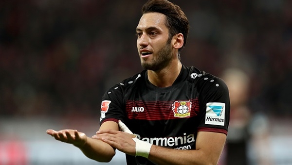 Hakan Çalhanoğlu'na 4 ay futboldan men cezası!