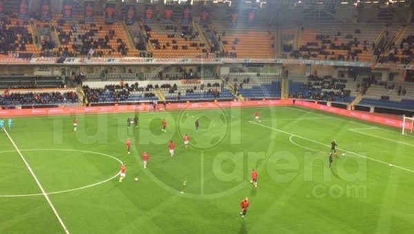 Medipol Başakşehir - Galatasaray maçı ilgi görmedi
