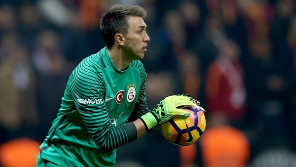 Muslera'dan Beşiktaş'a gönderme