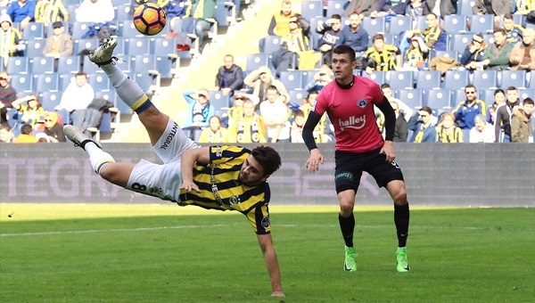 Ozan Tufan Fenerbahçe'ye yaramıyor