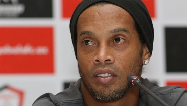 Ronaldinho, İstanbul'a geleceğini Instagram'dan açıkladı