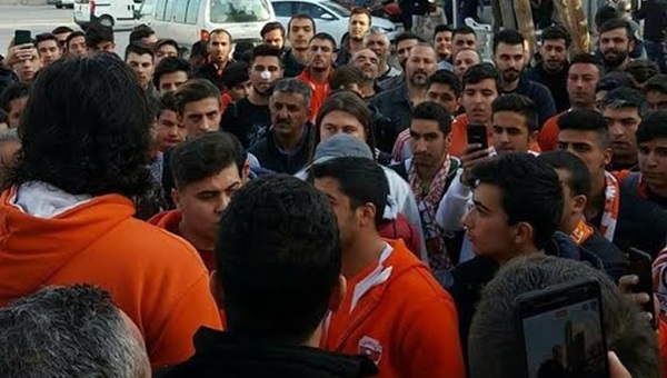 Taraftarlardan yönetime tepki - Adanaspor haberleri