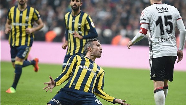 Van Persie'den Tosic kırmızı kart açıklaması