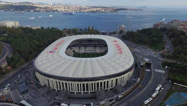 Vodafone Arena'ya tırmanarak girdiler, uyuya kaldılar!