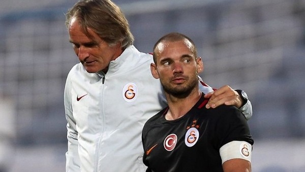 Wesley Sneijder'e FLAŞ Riekerink uyarısı