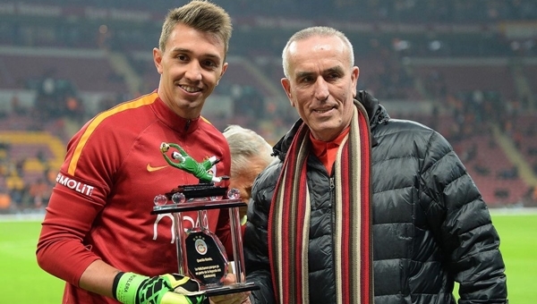 Zoran Simovic, TT Arena'da Muslera'yı onurlandırdı