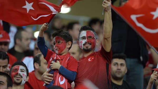 Antalya Arena'da İzmir Marşı