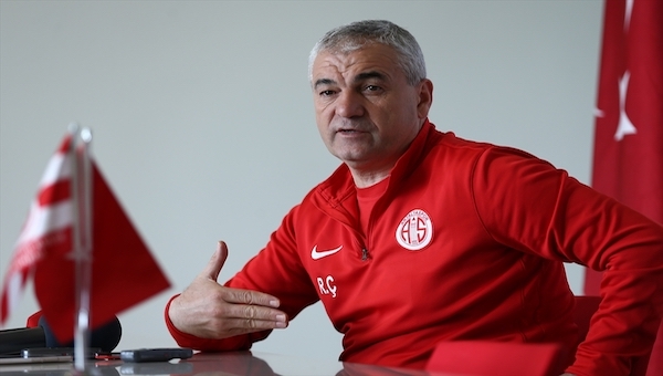 ''Beşiktaş'ın Olympiakos'la oynaması bizim için avantaj değil''