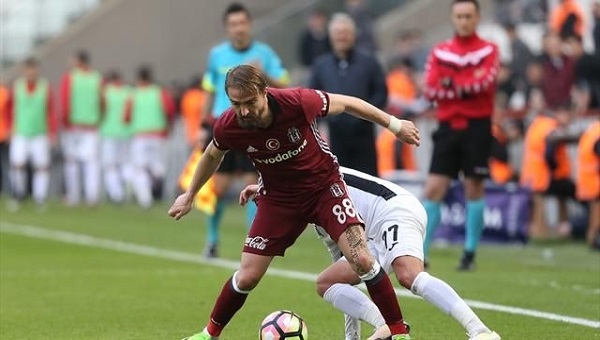 Caner Erkin sahalara erken mi döndü? - Beşiktaş Haberleri