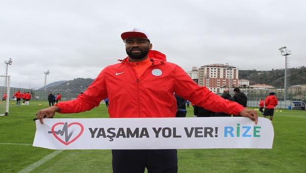 Çaykur Rizesporlu futbolculardan ''Yaşama Yol Ver'' projesine destek