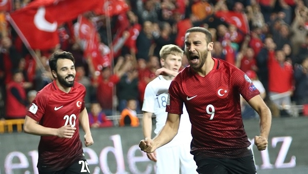 Türkiye - Finlandiya maçı Cenk Tosun'dan 4 dakikada 2 gol (İZLE)