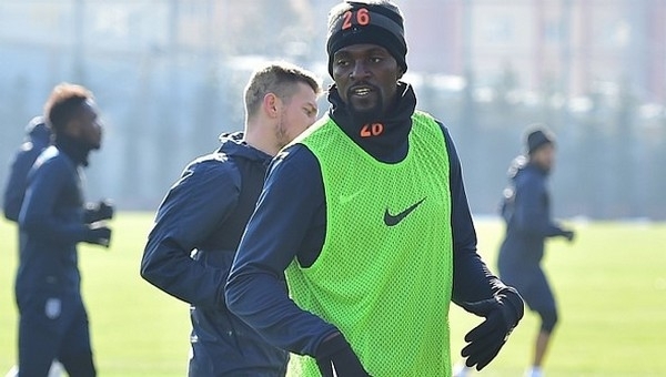 Emmanuel Adebayor can atıyor! - Başakşehir Haberleri