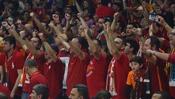 Galatasaray taraftarları ayaklandı! Beyaz TV'ye boykot