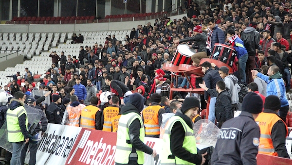 Gaziantepspor tribünlerinden olay eksilmiyor