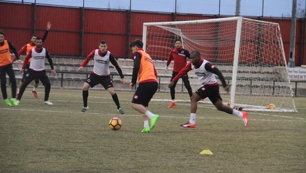 Gençlerbirliği, Akhisar Belediyespor'a bileniyor