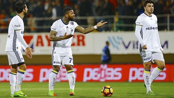 Jeremain Lens, Fenerbahçe'yi sırtında taşıyor