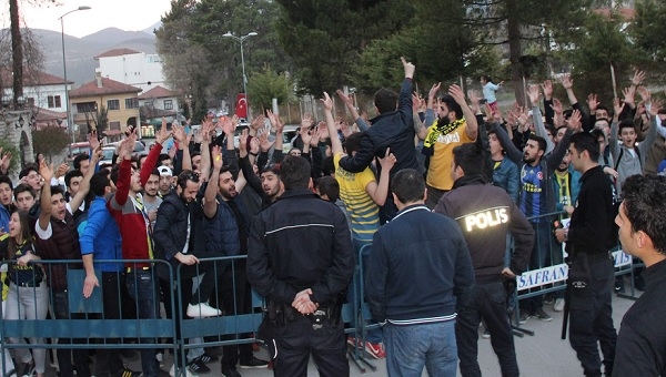 Karabük deplasmanında protesto! - Fenerbahçe Haberleri