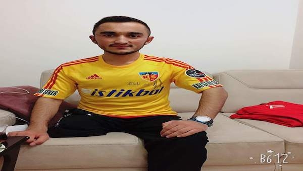 Kayserispor Taraftarlarından Gazi Çatal'a Anlamlı Hediye