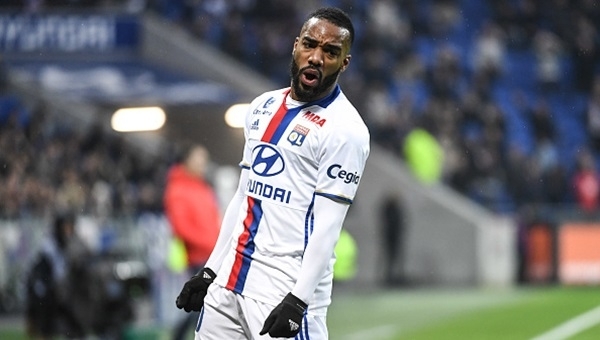 Lacazette, Atletico Madrid'e transfer oluyor