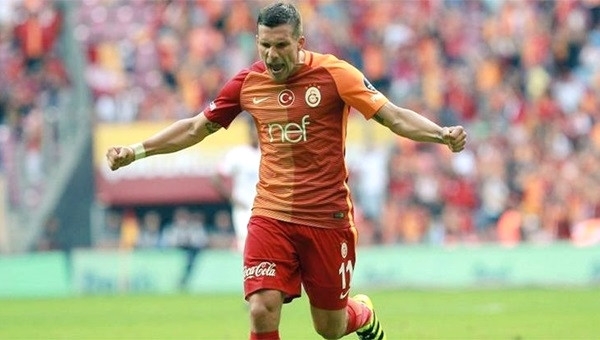 Lukas Podolski'den örnek davranış 