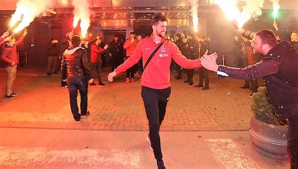 Trabzonspor kente dönüşte krallar gibi karşılandı