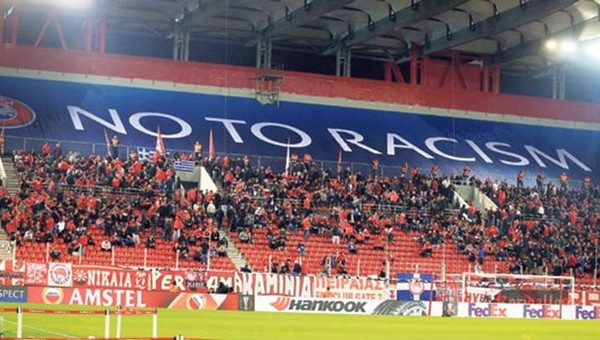 UEFA'dan Olympiakos'a tokat gibi pankart!