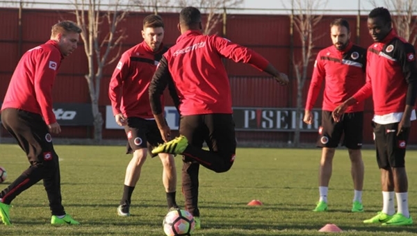 Ümit Özat'ın öğrencileri Beşiktaş'a bileniyor - Gençlerbirliği Haberleri