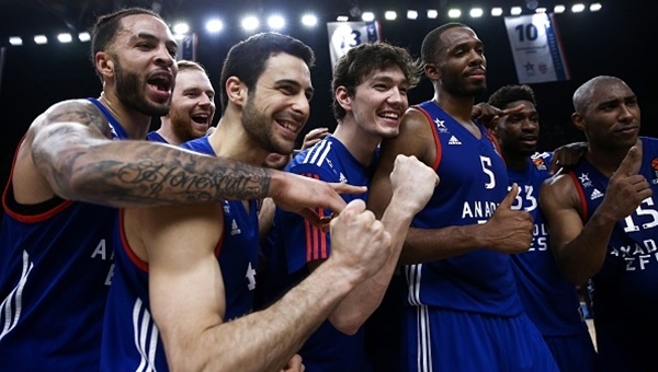 Anadolu Efes - Olympiakos maçı CANLI yayın izle