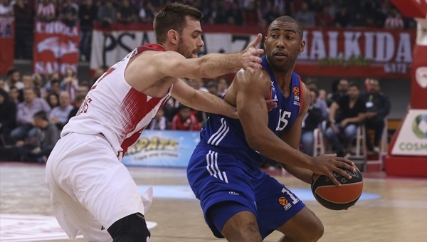 Anadolu Efes, Yunanistan'da Olympiakos'u devirdi