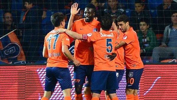 Başakşehir üç büyüklere gol olup yağdı