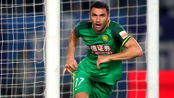 Burak Yılmaz Çin'de maça damga vurdu! 2 gol birden attı (İZLE)