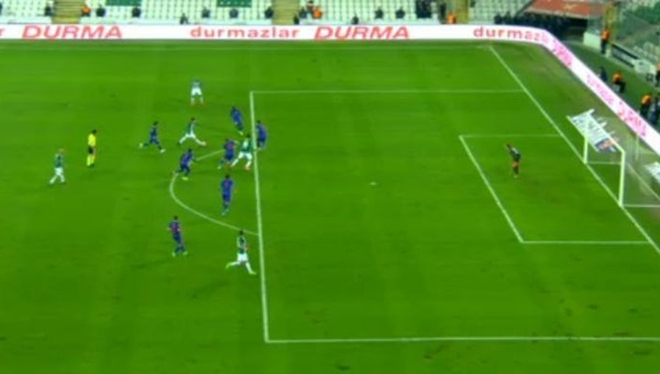 Bursaspor'un, Karabükspor maçında ofsayt nedeniyle verilmeyen golü!